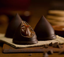 Load image into Gallery viewer, Dulce de Leche Conitos Cone Cookies Cachafaz (Box of 6) - HK$140
