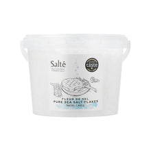 Load image into Gallery viewer, &quot;Salté&quot; Multimineral Pyramid Pure SEA SALT Flakes - Bucket 1,4 Kg
